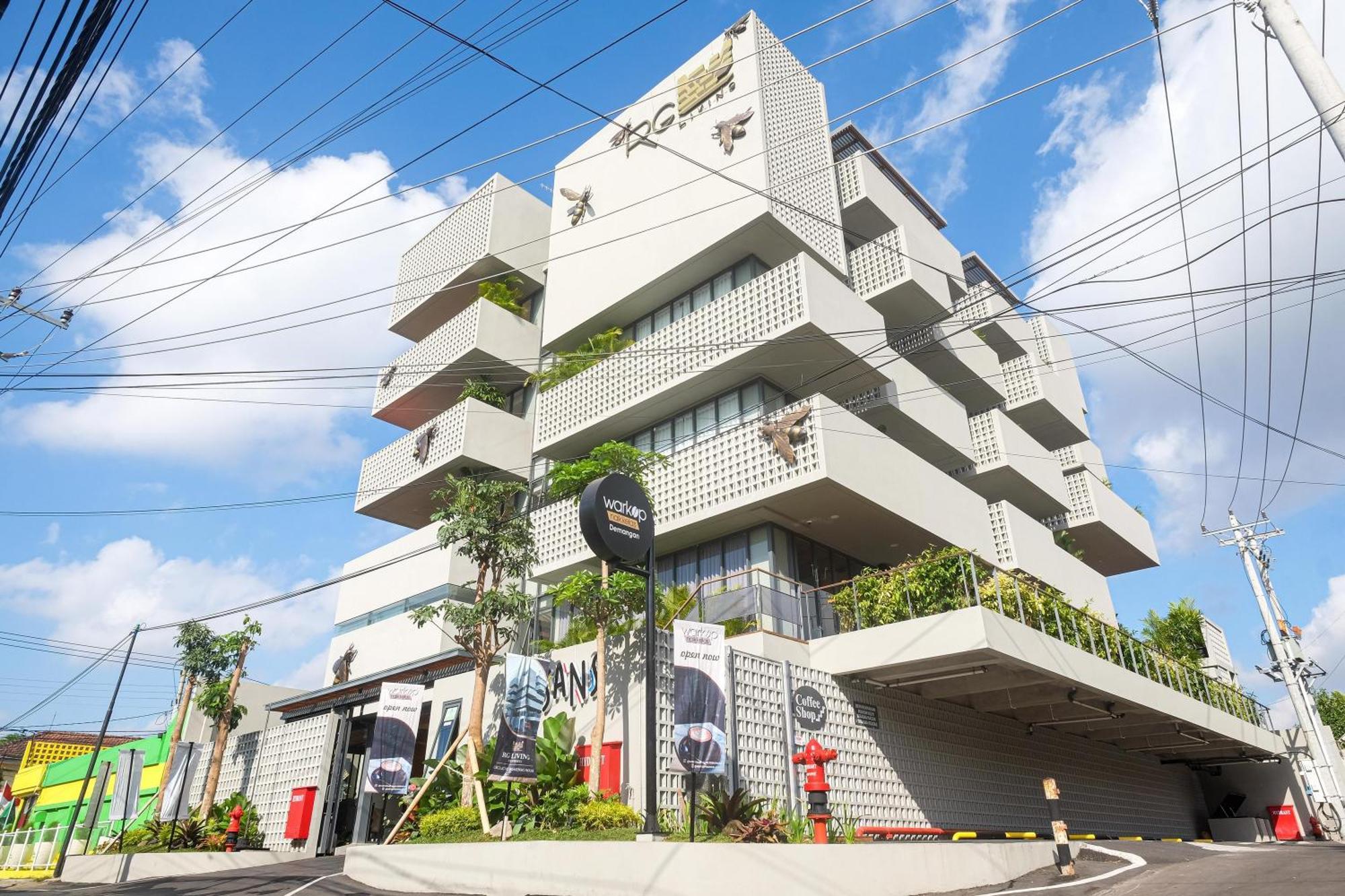 Sans Hotel Rg Living Jogja By Reddoorz Pakualaman Exterior photo