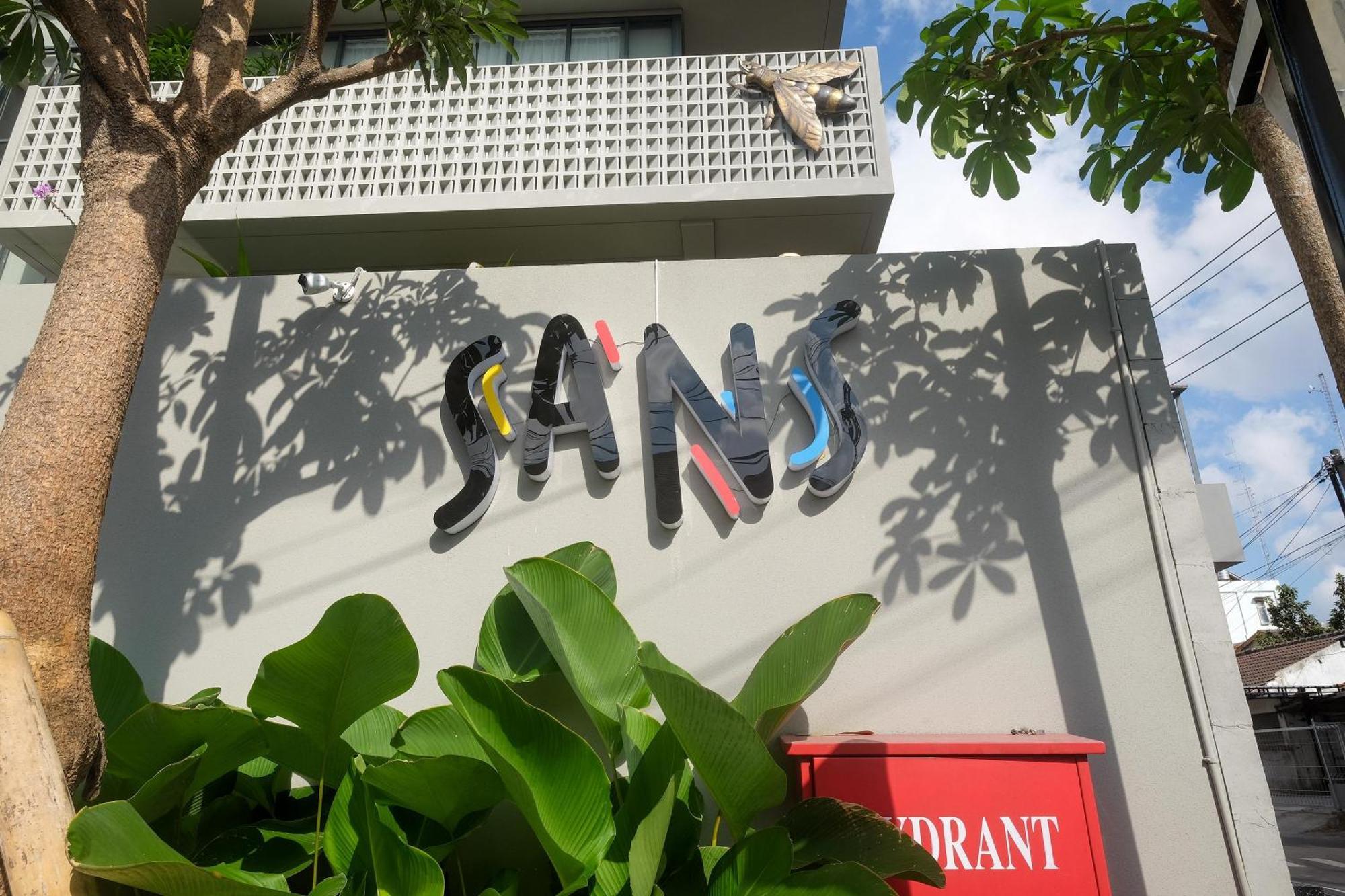 Sans Hotel Rg Living Jogja By Reddoorz Pakualaman Exterior photo