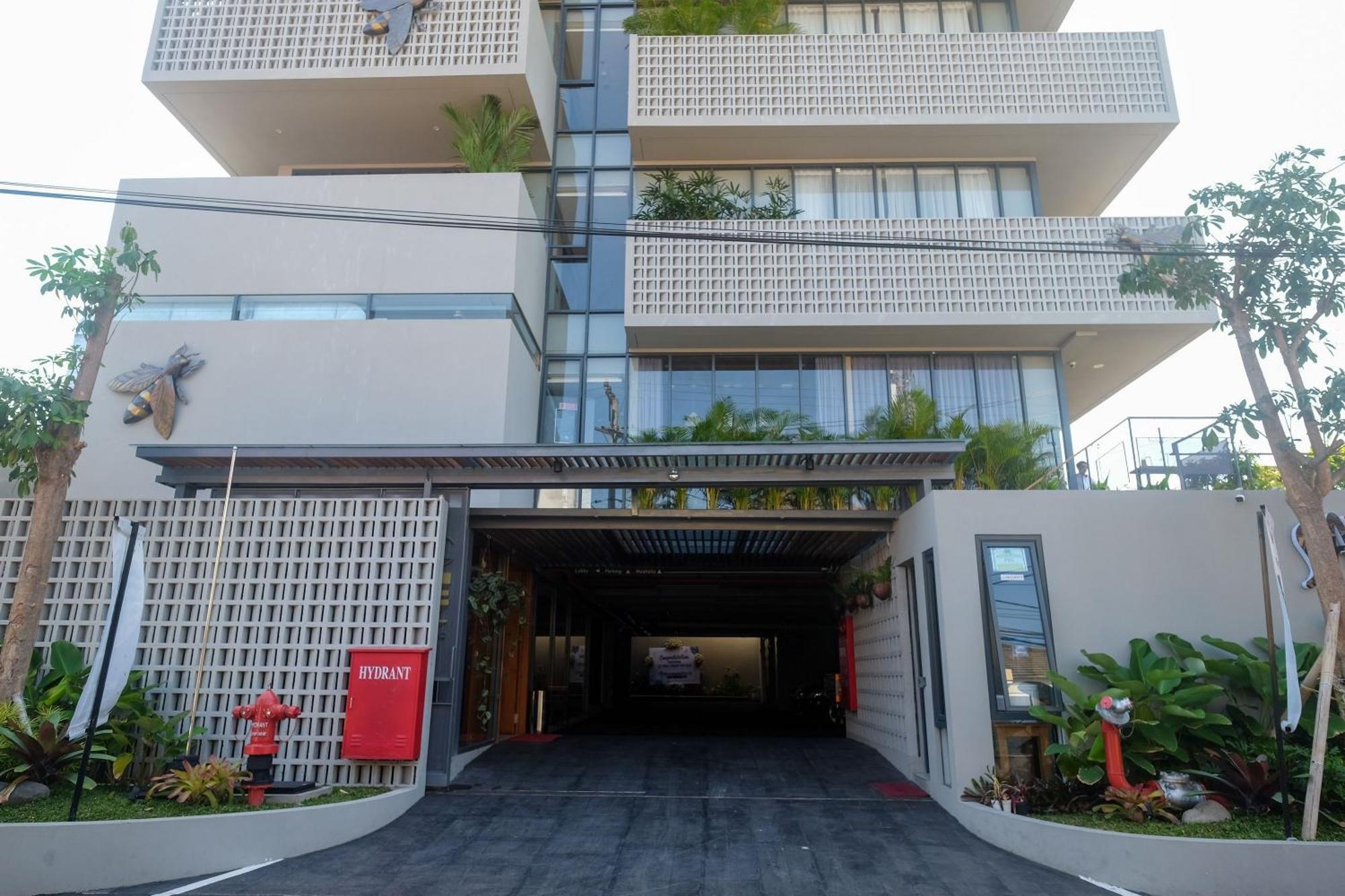 Sans Hotel Rg Living Jogja By Reddoorz Pakualaman Exterior photo