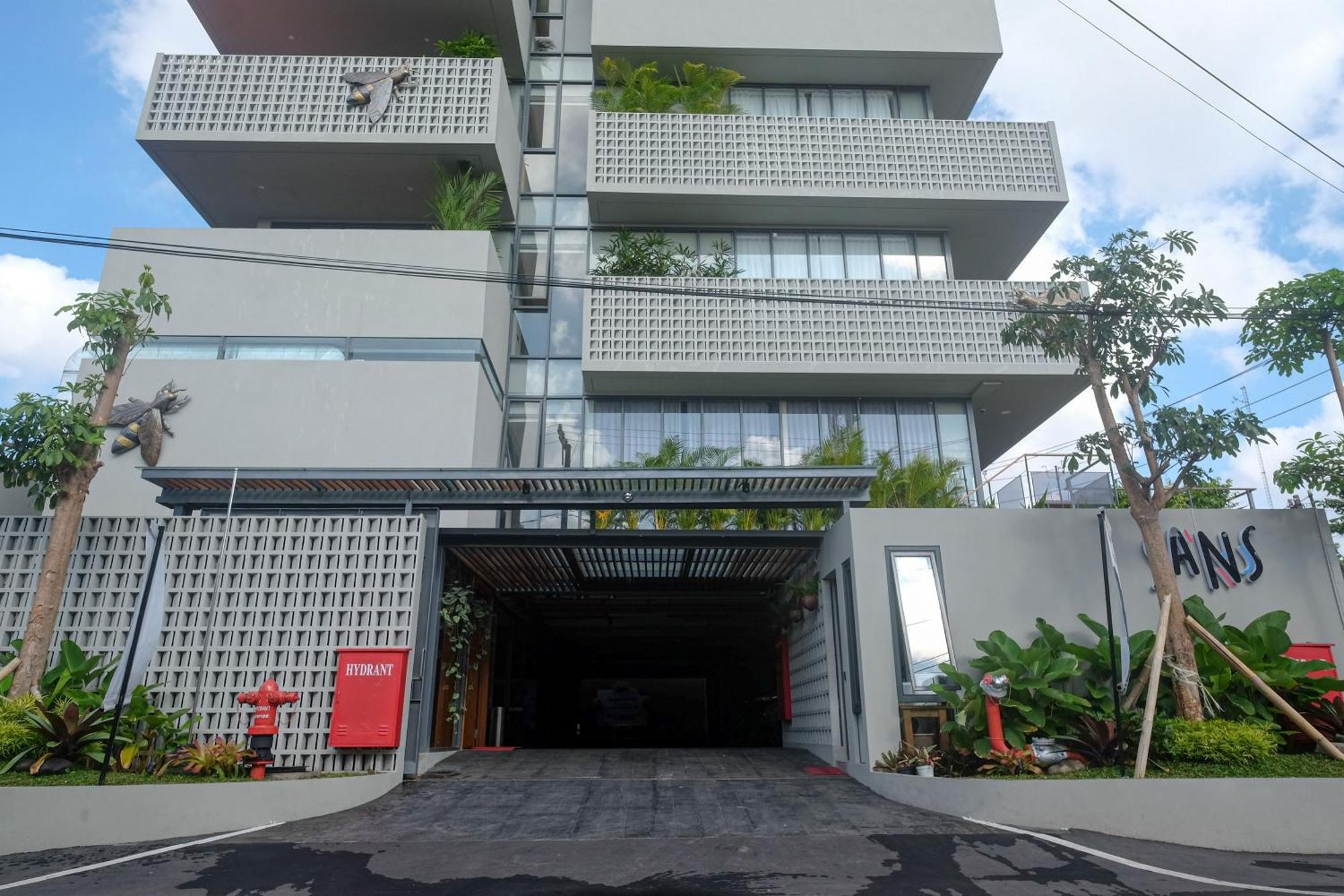 Sans Hotel Rg Living Jogja By Reddoorz Pakualaman Exterior photo