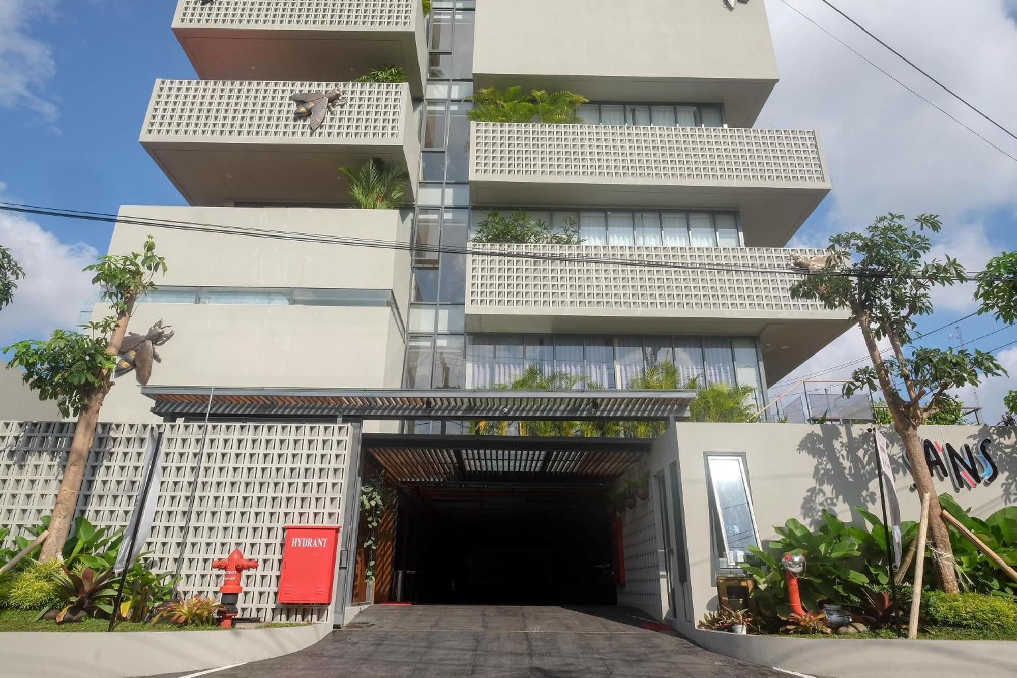 Sans Hotel Rg Living Jogja By Reddoorz Pakualaman Exterior photo