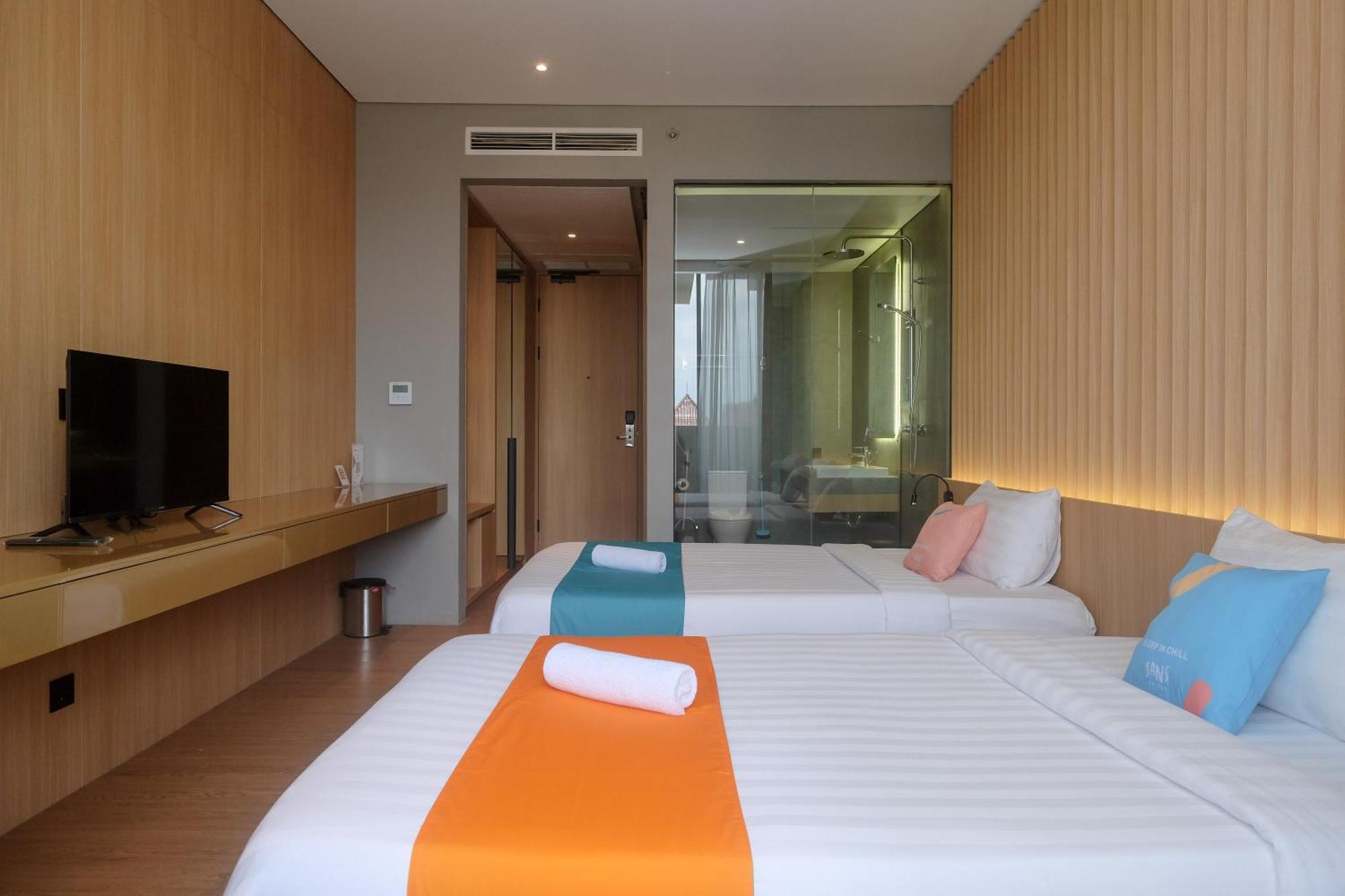 Sans Hotel Rg Living Jogja By Reddoorz Pakualaman Exterior photo