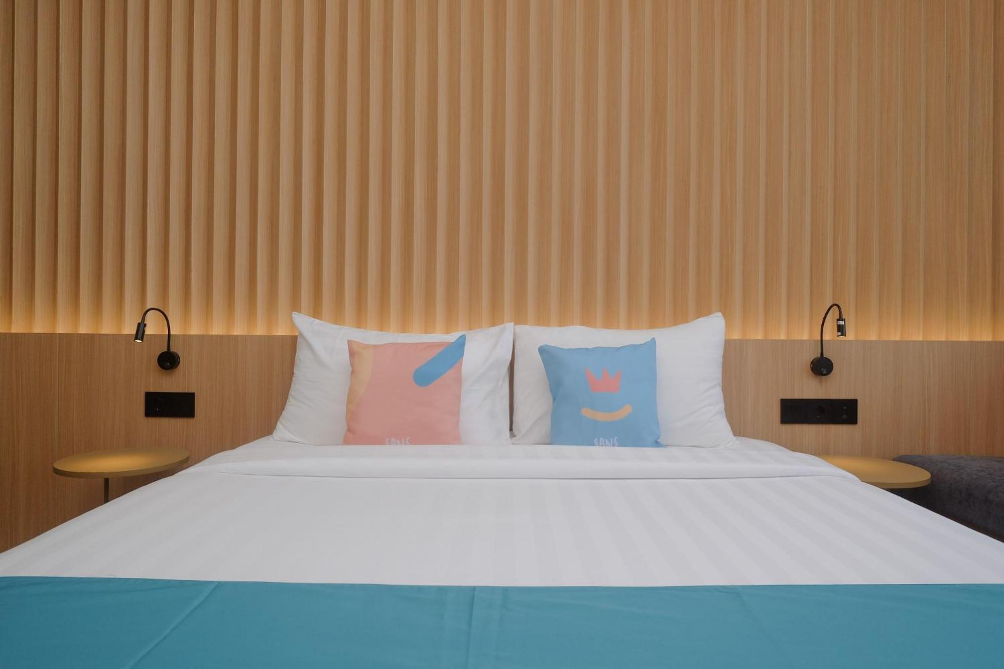 Sans Hotel Rg Living Jogja By Reddoorz Pakualaman Exterior photo