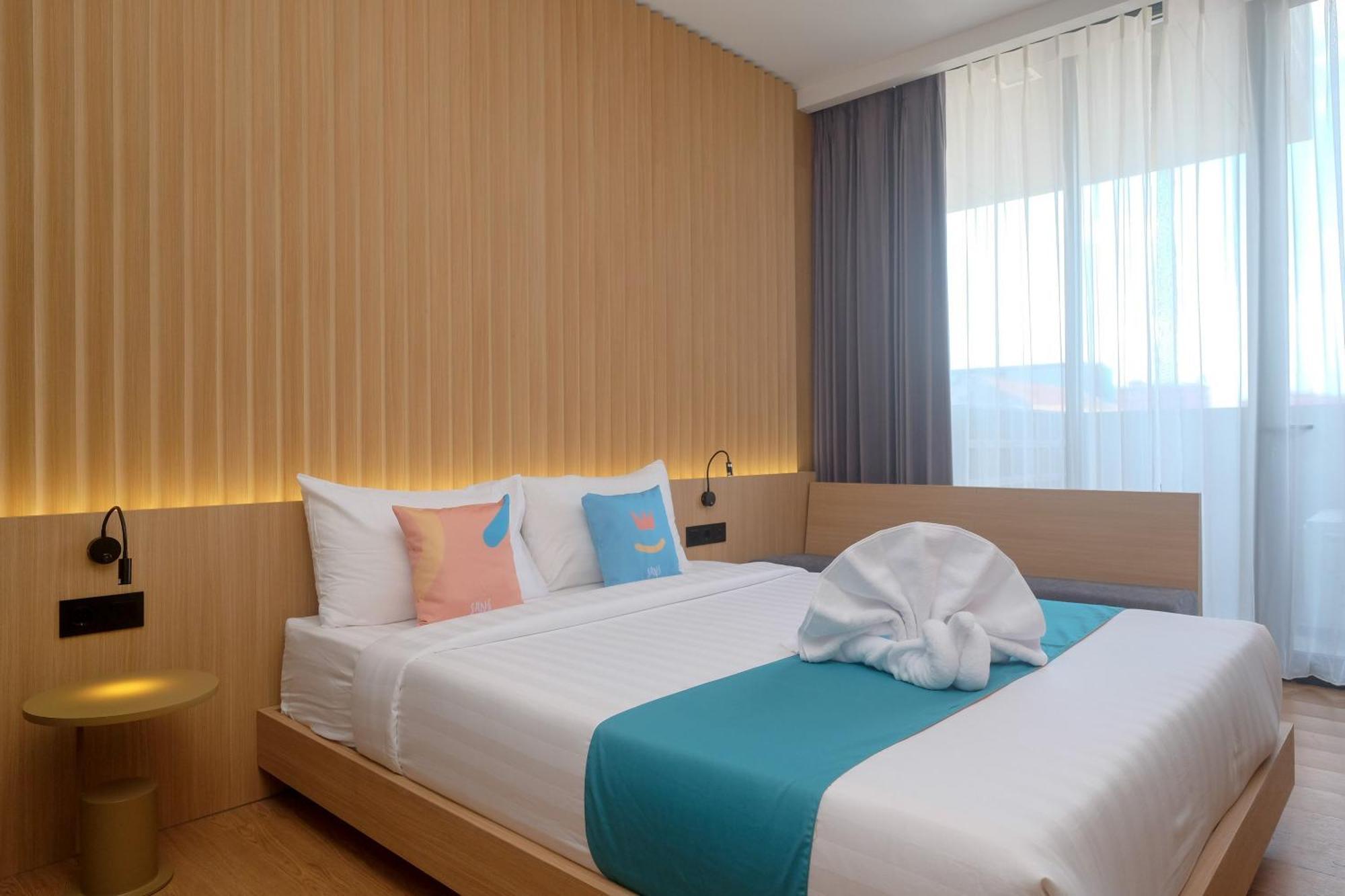 Sans Hotel Rg Living Jogja By Reddoorz Pakualaman Exterior photo