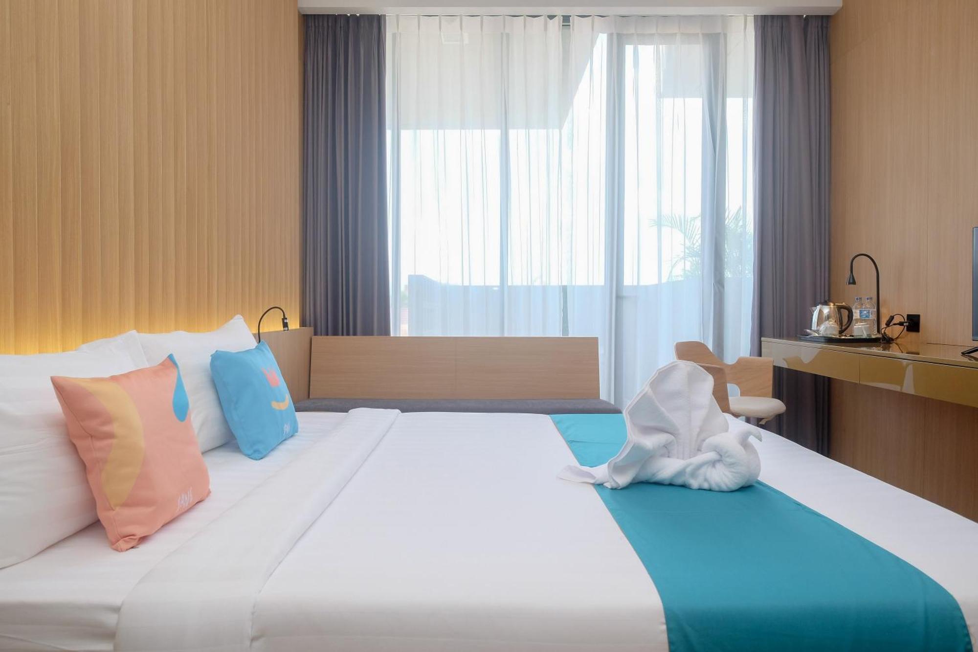 Sans Hotel Rg Living Jogja By Reddoorz Pakualaman Exterior photo