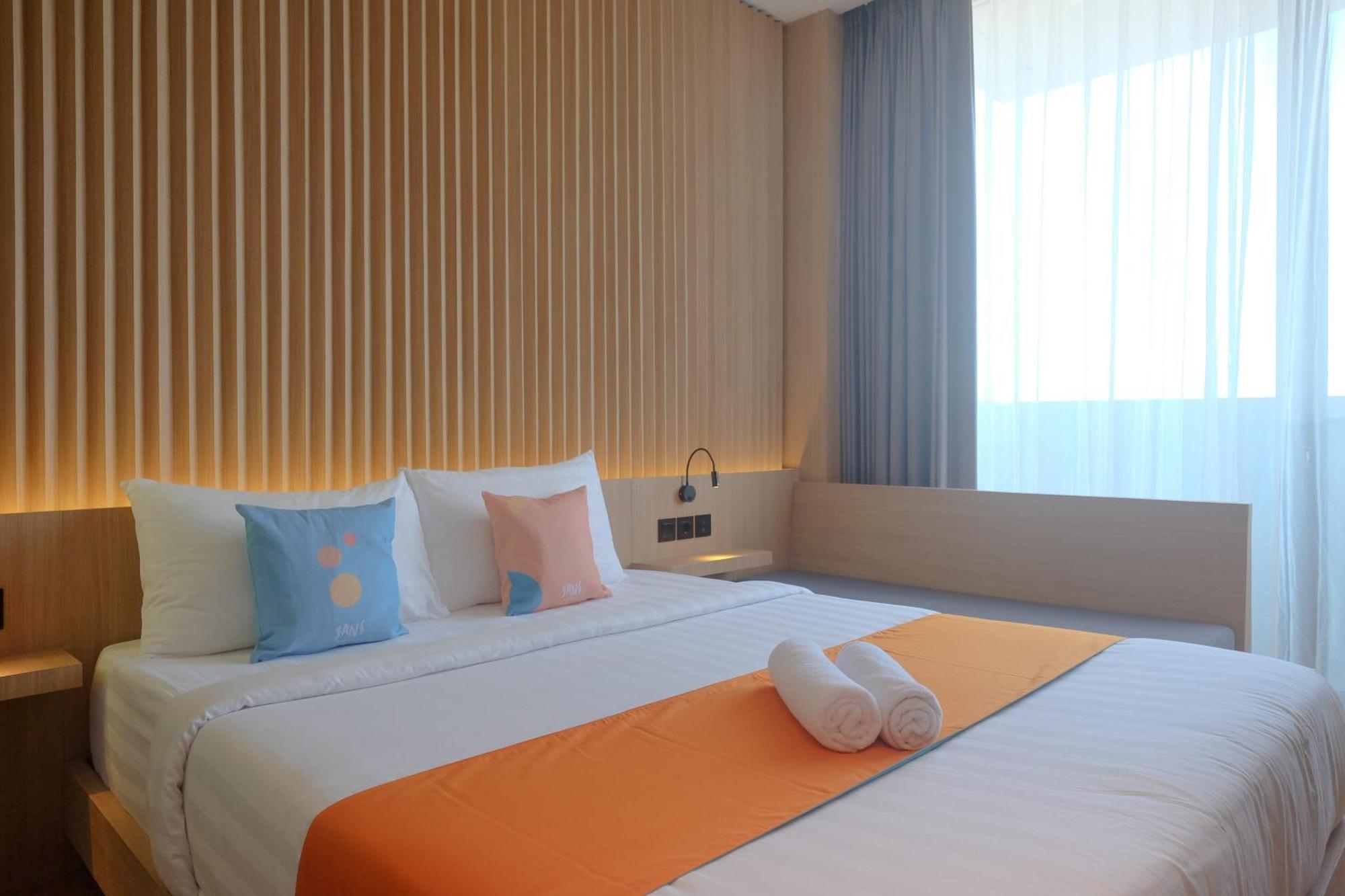 Sans Hotel Rg Living Jogja By Reddoorz Pakualaman Exterior photo