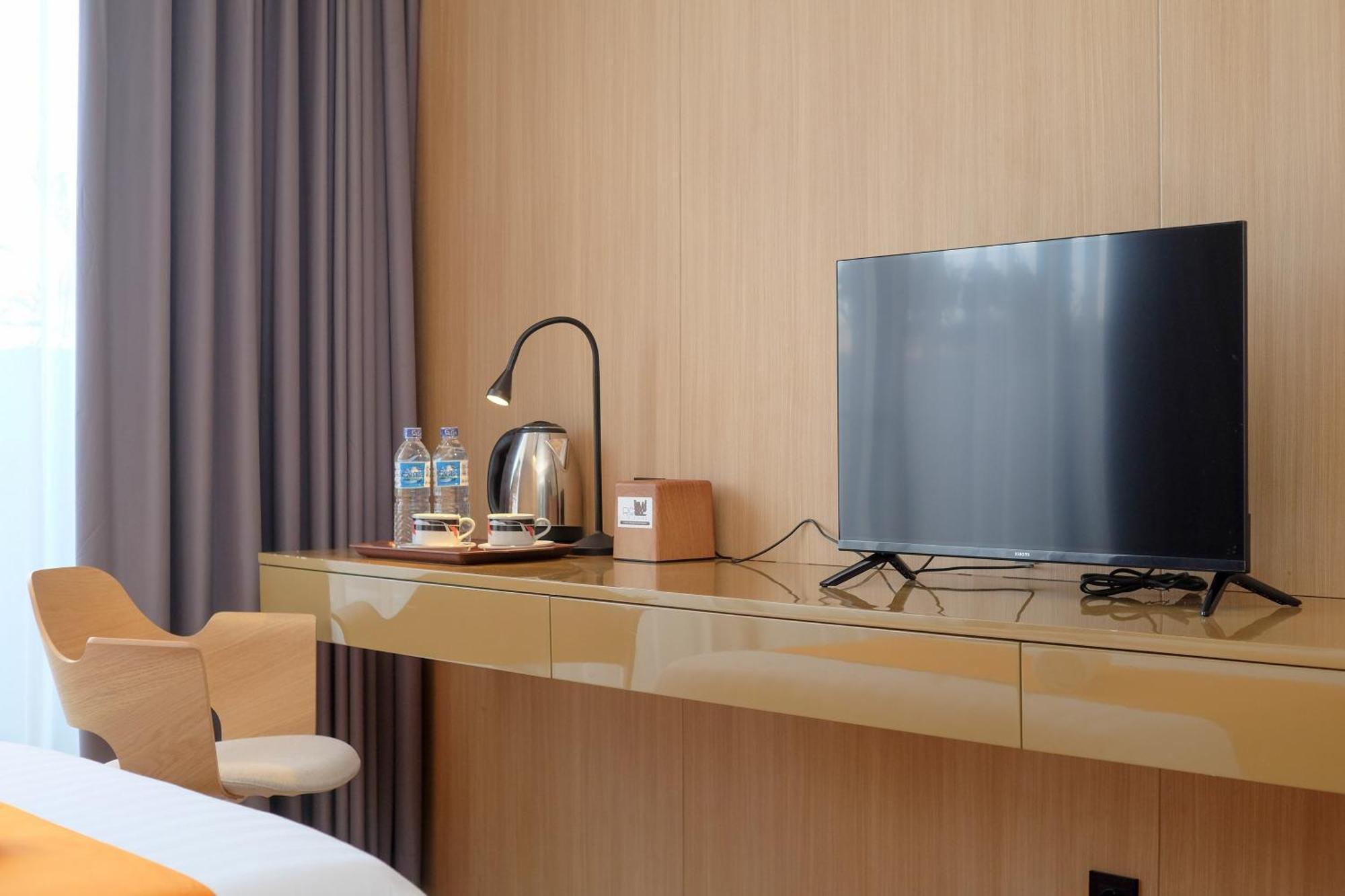 Sans Hotel Rg Living Jogja By Reddoorz Pakualaman Exterior photo