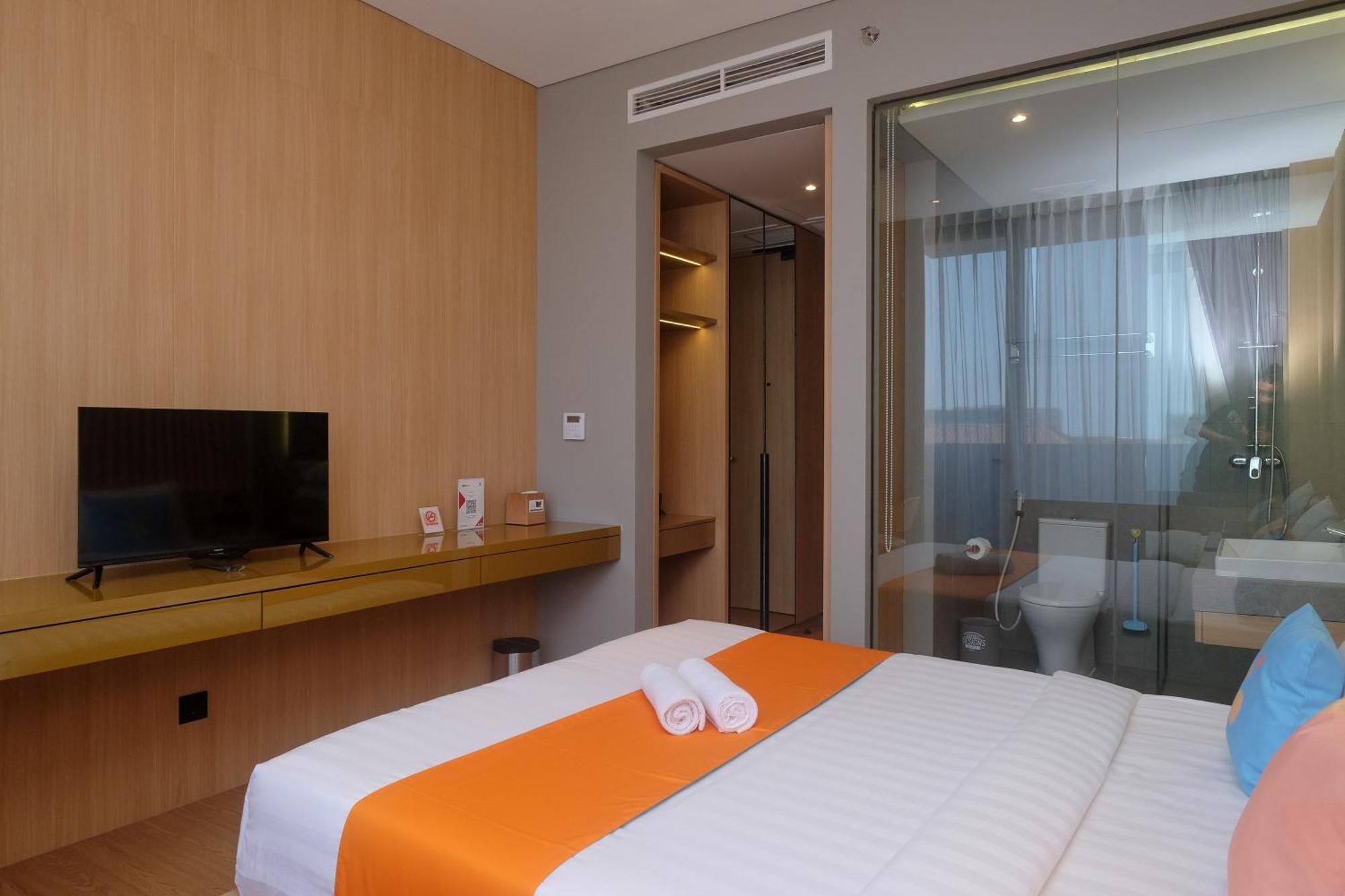 Sans Hotel Rg Living Jogja By Reddoorz Pakualaman Exterior photo