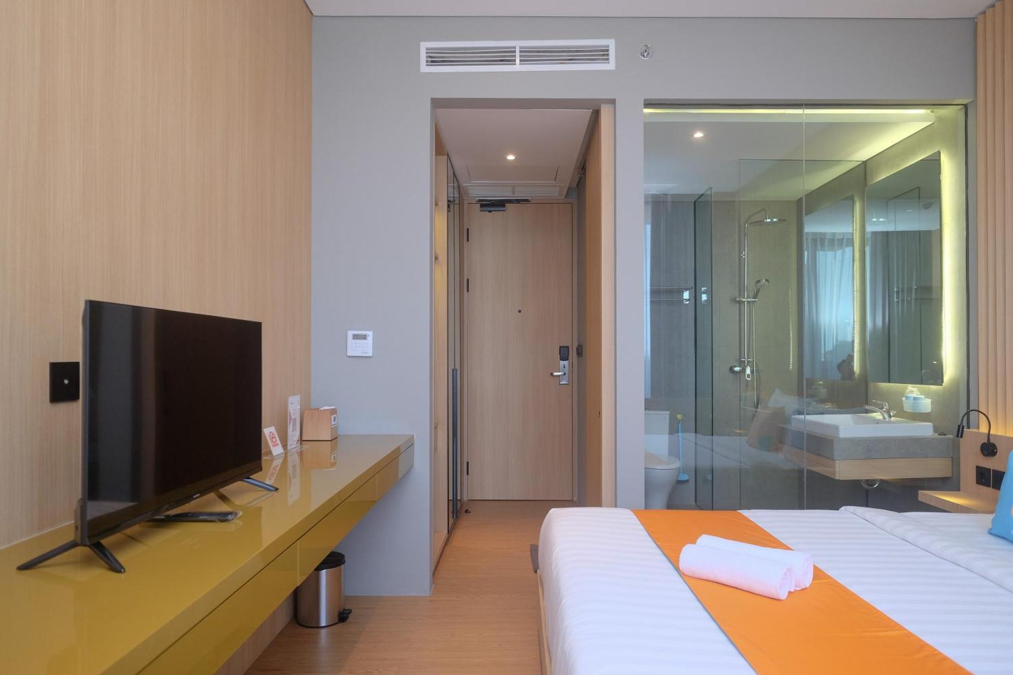 Sans Hotel Rg Living Jogja By Reddoorz Pakualaman Exterior photo