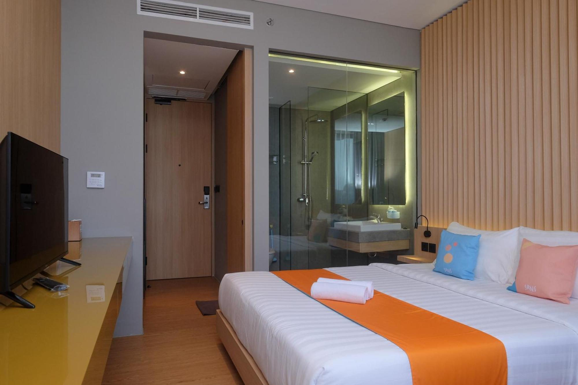 Sans Hotel Rg Living Jogja By Reddoorz Pakualaman Exterior photo