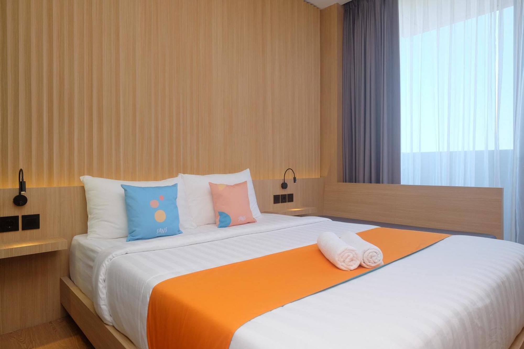 Sans Hotel Rg Living Jogja By Reddoorz Pakualaman Exterior photo